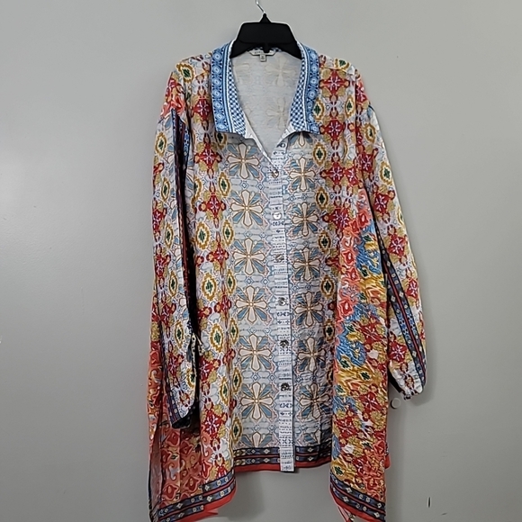 John Mark Abstract Print Collar Neck 3/4 Sleeve Hi-Low Hem Button Front Top - Picture 3 of 8